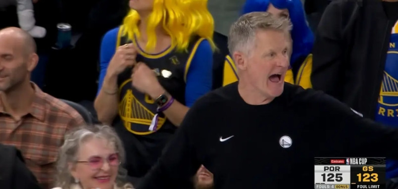 勇士主帅科尔真是被气疯了！在今天勇士主场迎战开拓者的比赛中，当时距离全场比赛结束