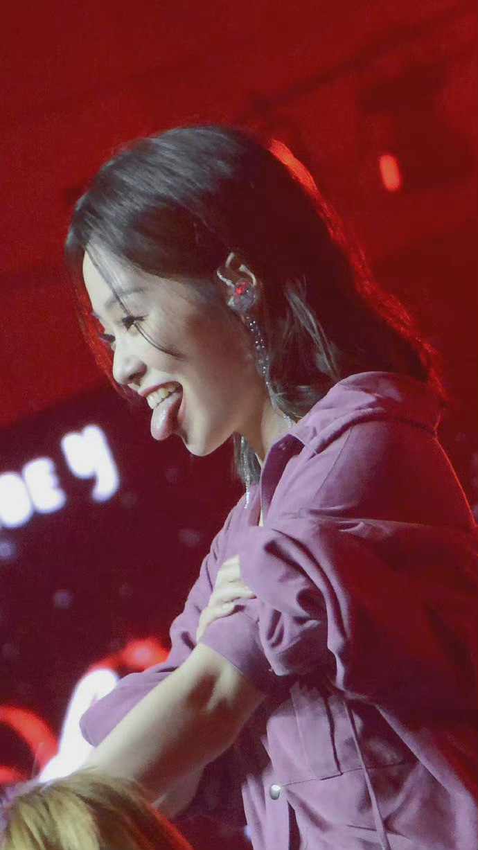 离婚后的张靓颖女人味爆棚​​​