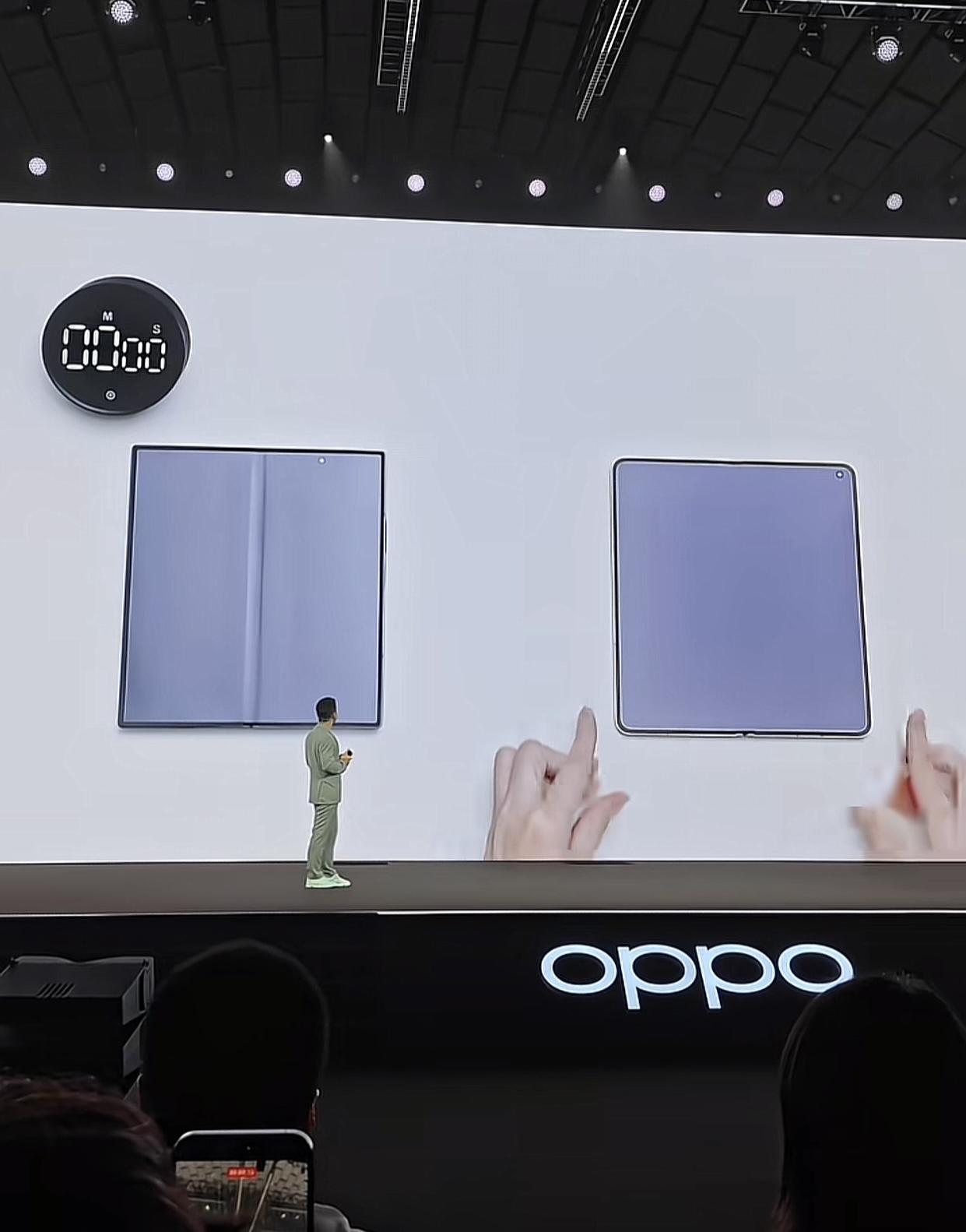 国产品牌oppo发布全球首款无折痕折叠手机，评论区意外地出现了堪称华为产品专用的