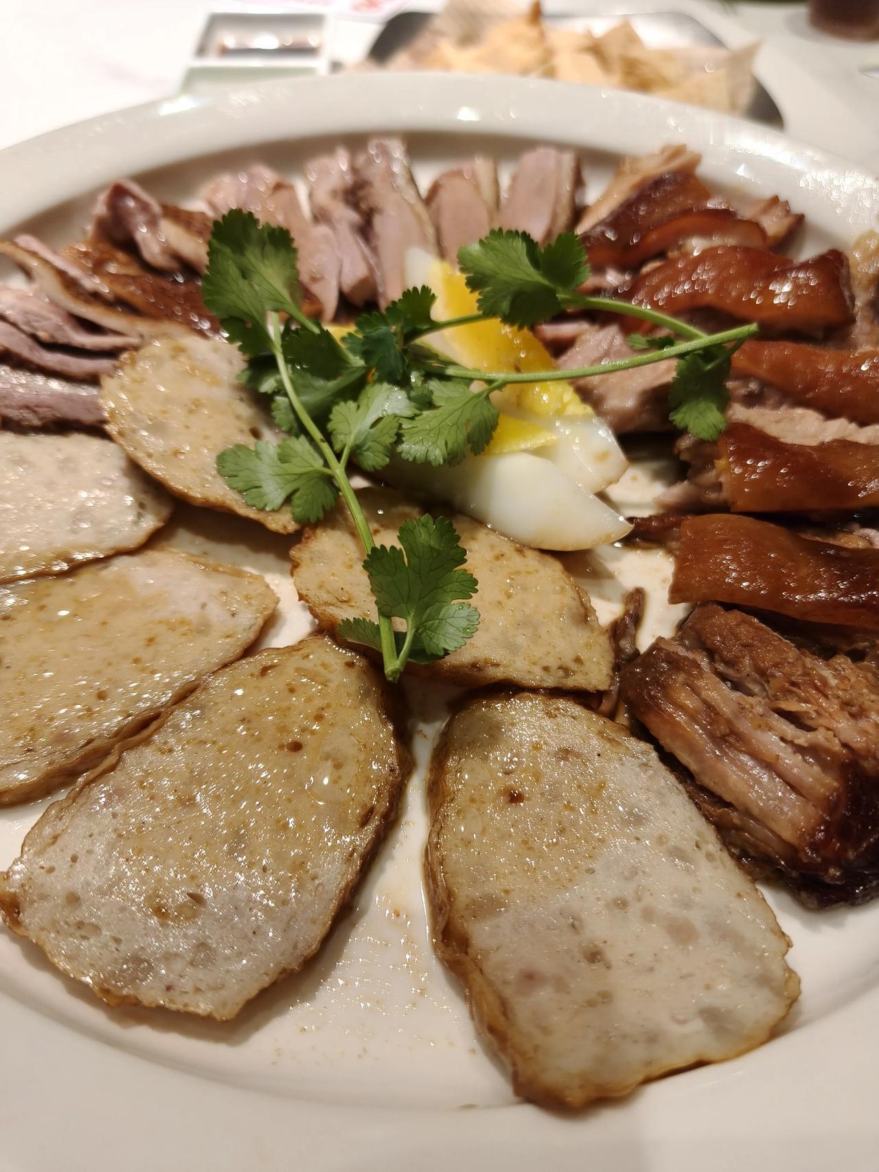 老同事聚餐～年夜饭第一趴大学路这家潮界菜式不错，挺好吃的人均150，不贵