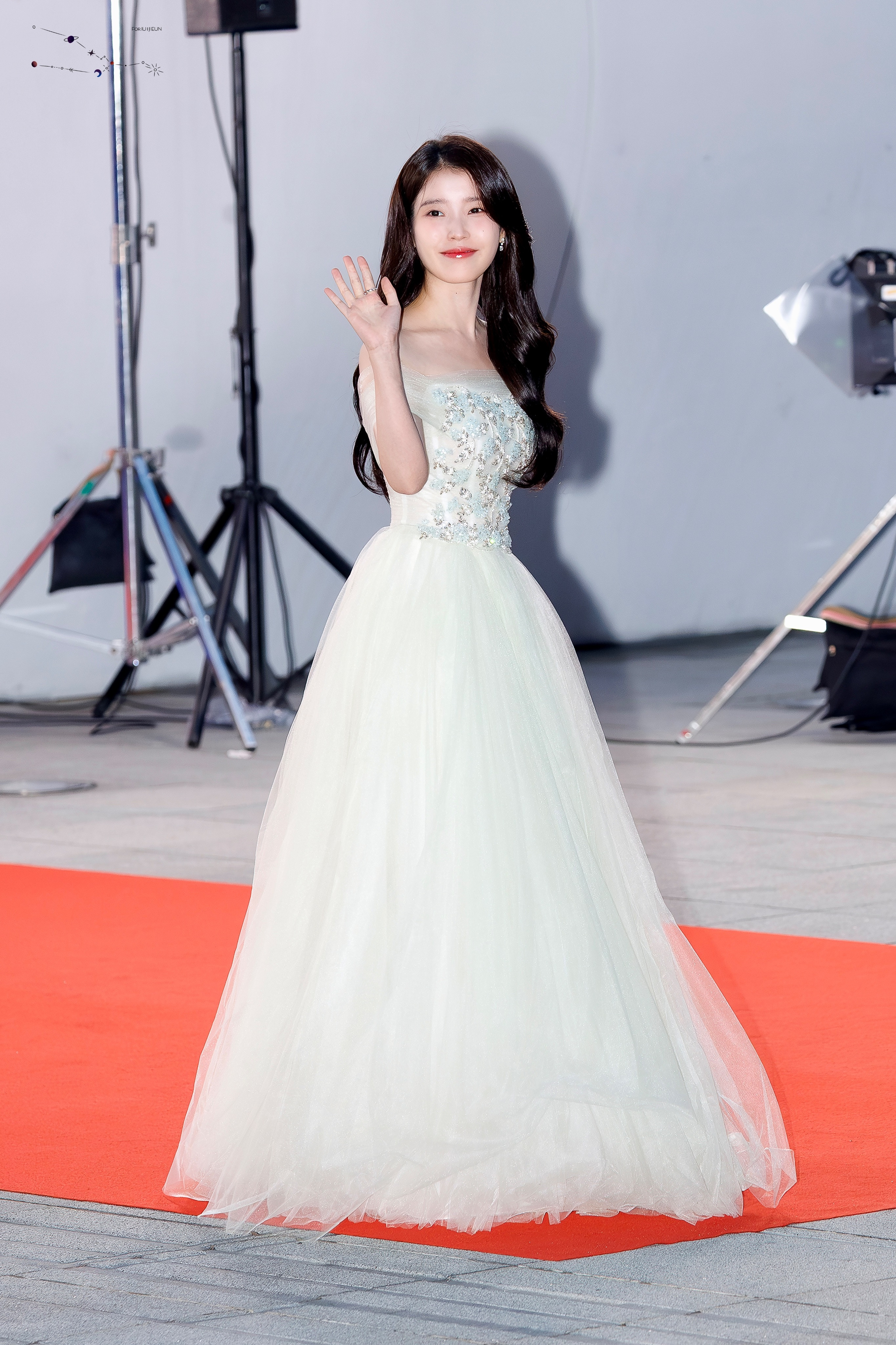 IU🐥IU青龙视后250718IU青龙电视剧大赏红毯高清饭拍c