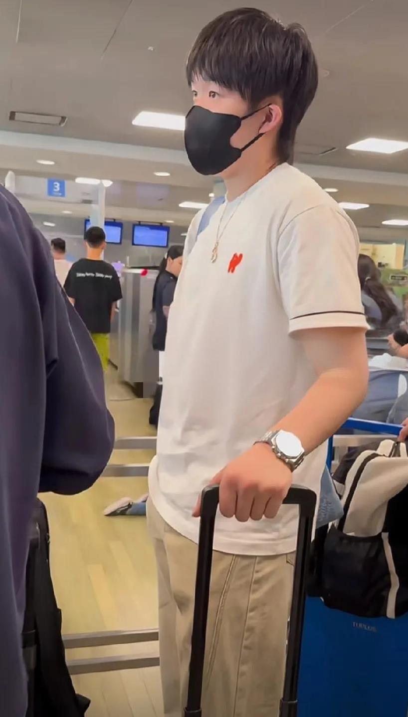 哈哈哈，真是笑发财了！王楚钦你怎么还蛐蛐人家小朋友了呢，真的都太可爱啦！今天