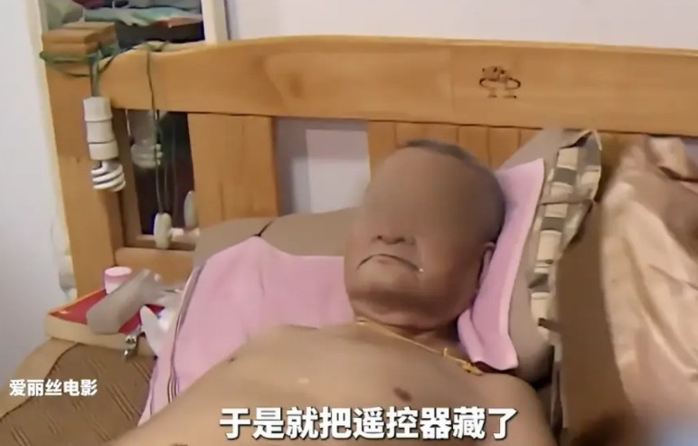 这是要热死人啊！刷到一个视频，上海40度高温天，一老爷子把空调遥控器藏得严严实实