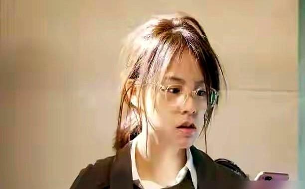 6年前，马丽被《西虹市首富》换角，只能无奈回应“一切都是最好的安排”。沈腾在