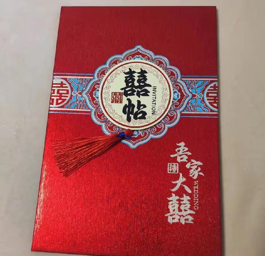 入职三天，收到同事请柬，我直接丢进垃圾桶，今天刚到工位上，就看到桌子上一