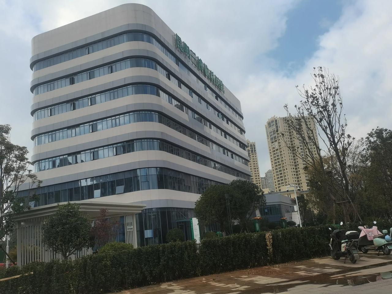 这医院是建得快叫昆明三博脑科医院虽然认为这是家社区医院，社区医疗服务中心。但