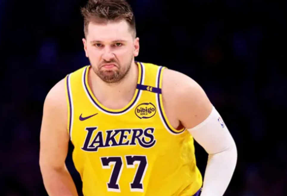 湖人记者DanWoike在个人社媒上报道了湖人球员卢卡-东契奇的伤病恢复情况。