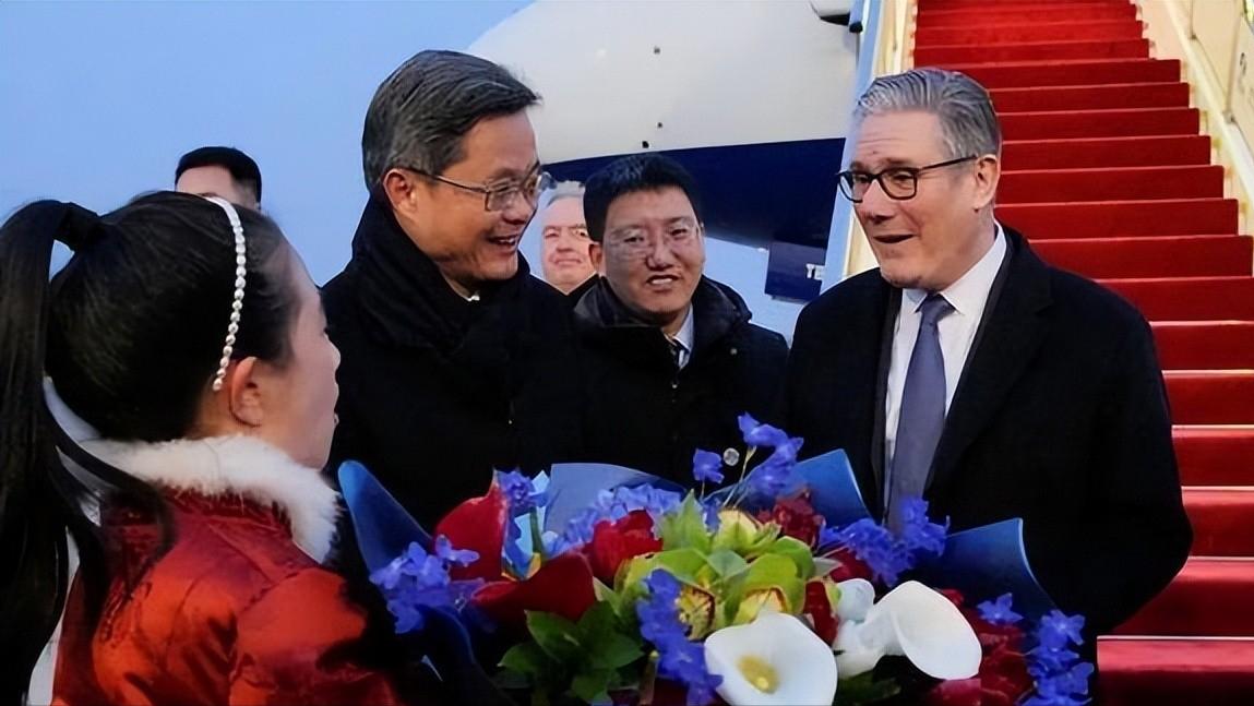 G7排队访华，只剩它傻眼，日本彻底成了国际弃子。就在这短短一个月里，北京的红