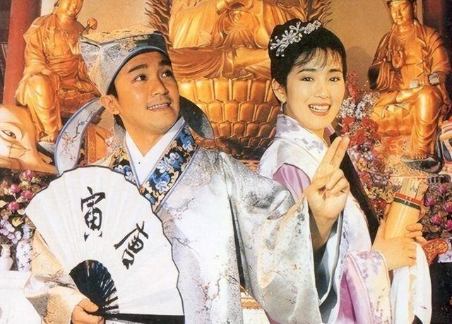 1505年，35岁的唐伯虎娶了31岁的名妓沈九娘为妻。朋友鄙视他，弟弟还跟他划清