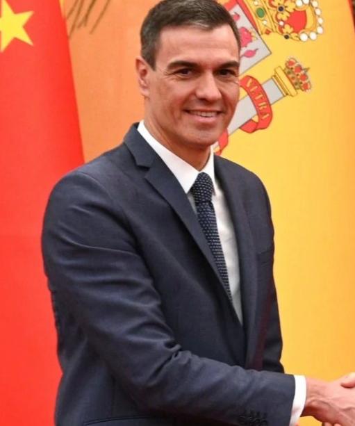 彭博社今天报道：西班牙首相佩德罗·桑切斯刚刚抵达中国，直接请求北京帮助结束伊朗和