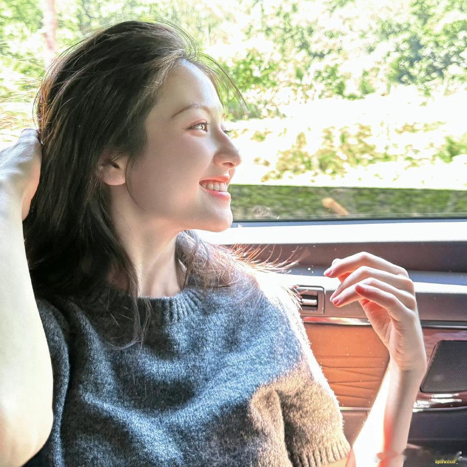 李兰迪cos蜥蜴谁惊到了！第一次见女明星cos蜥蜴，李兰迪在沙漠里直接趴在