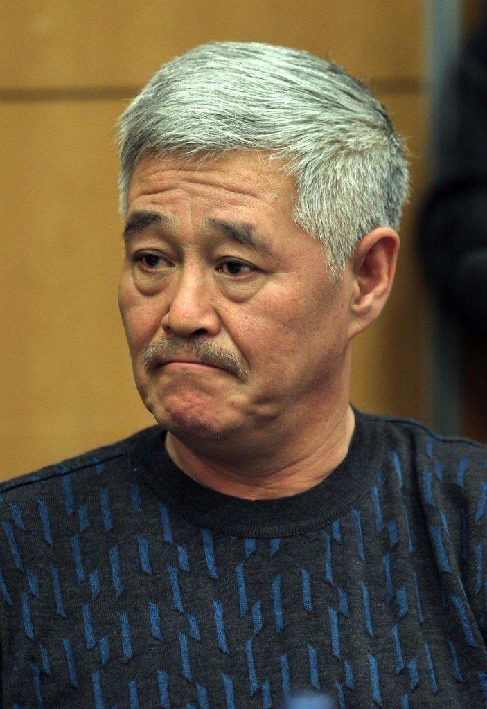 赵“爸，我又走不动路了。”去年冬天，球球坐在北京的豪宅里给赵本山打电话，声音抖得