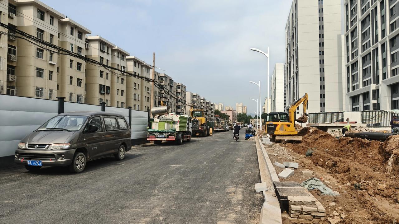 北杜村建国路石家庄市桥西区建国路时光街以西北杜村路段，路面已经硬化完，马上就能通