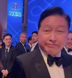 财阀崔泰源，带着金熙英“招摇过市”了！谁成想，在纽约举办的这个大佬们的聚会，刚