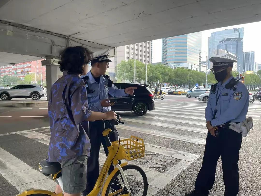 认罚，但是坚决不改正！真是什么人都有。昨天开始，北京开始严查电动自行车行车违
