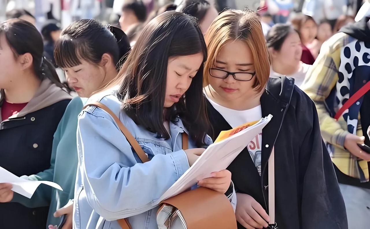 专科生的逆袭之路！除了升本和求职，这三大黄金赛道你一定要知道！各位专科同学注