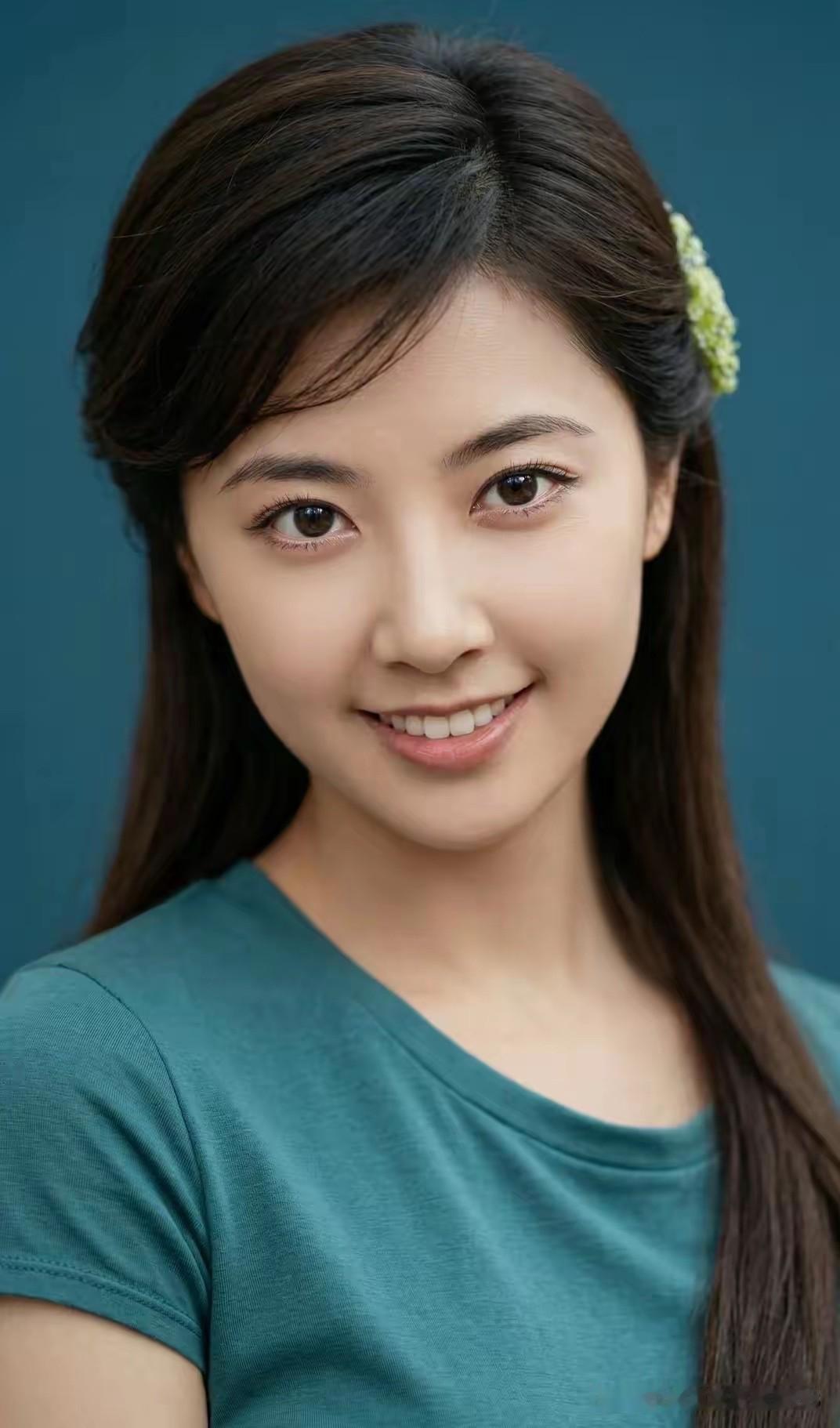 八十年代第一美女确实好漂亮啊，颜值比陶慧敏高，气质比年轻时候的英拉还要好。被