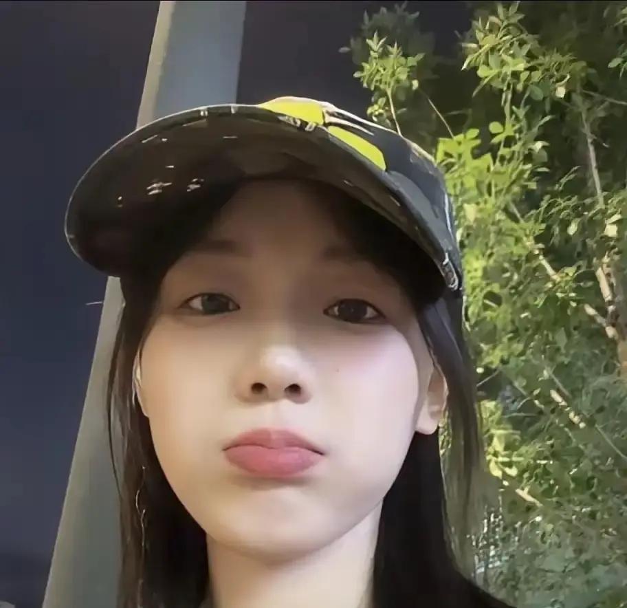 26岁，青岛独生女，考上了浙江一个县级市的公务员。父母陪她去报到，帮她安顿好