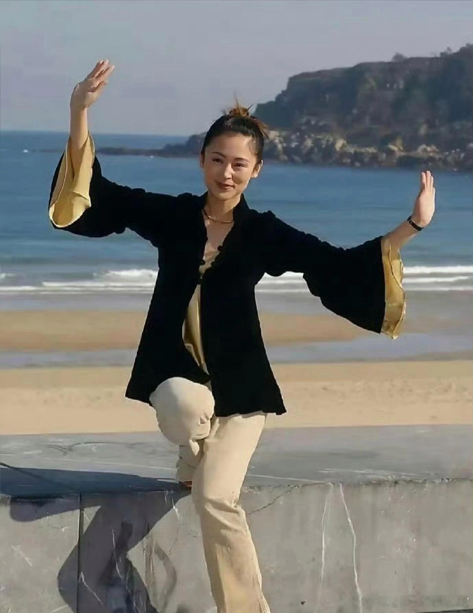 陈红年轻时候，美的很轻松，感觉几乎没有化妆