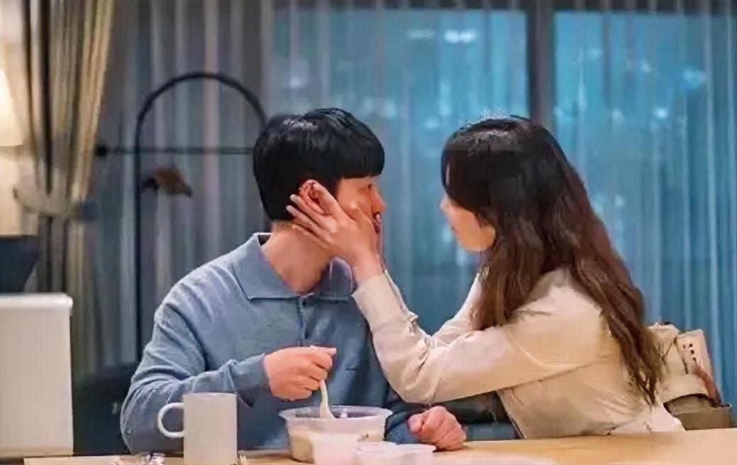 你越习惯付出，越难得到真爱。很多姑娘在感情里都有一个致命的错觉：她们觉得，爱