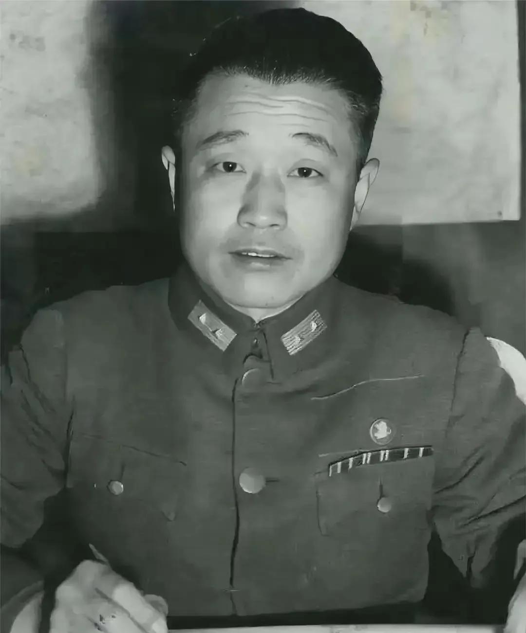 1957年，杨振宁的父亲杨武之去探监，看到杜聿明时，他脱口而出：“亲家，今日算我