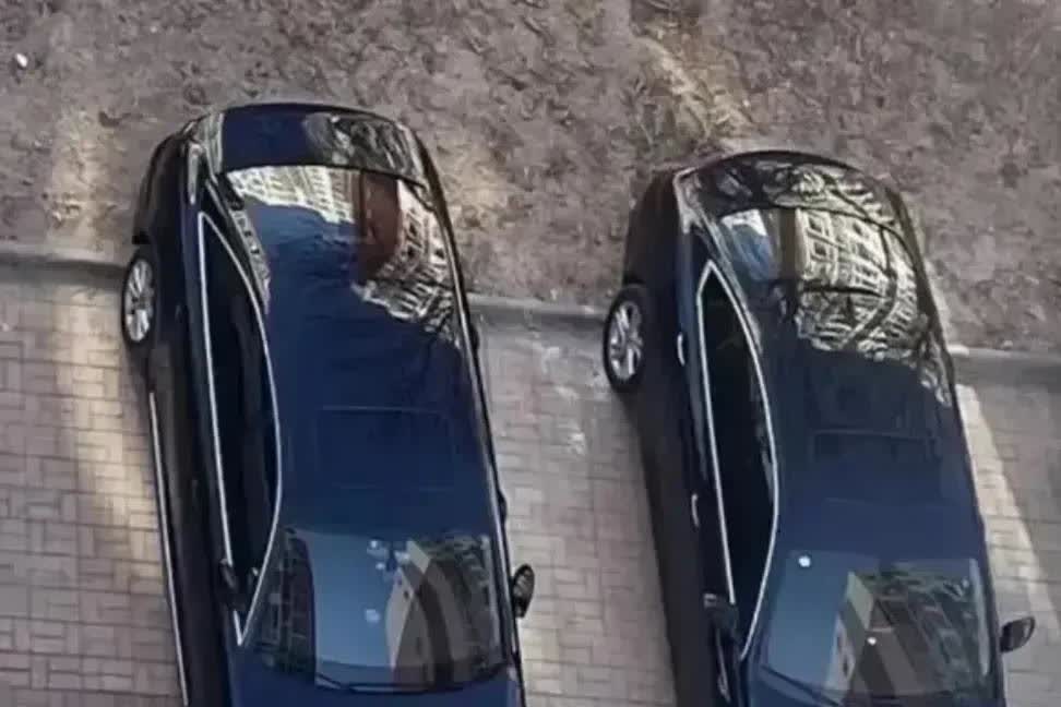 奥迪旁边的君威看起来都很大气，为什么十几万与40万车价差距这么大？有