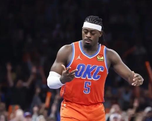 别看多尔特是上赛季最佳防守第一阵容的成员，可他本赛季的防守并没有好到那个程度。他