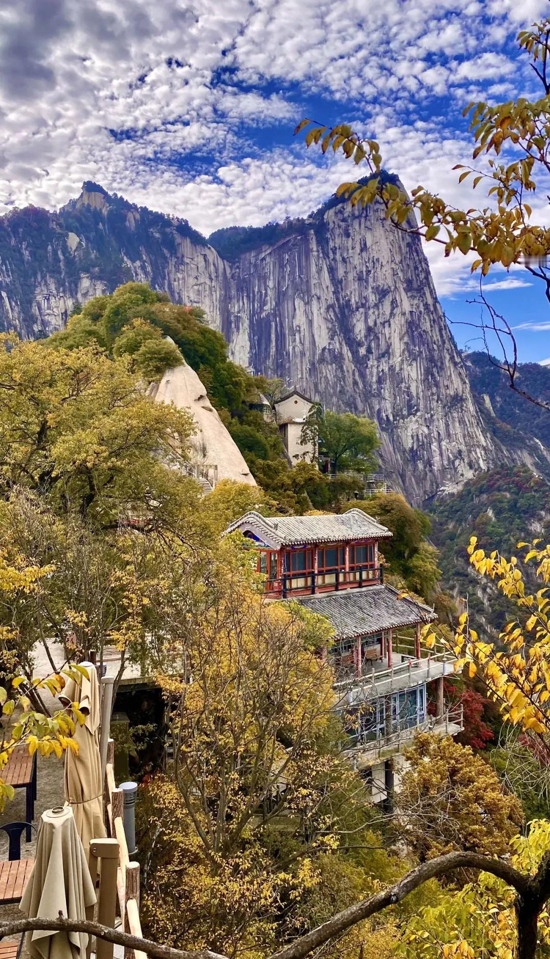 收藏！华山北峰秋游全攻略，4小时打卡云海当季风穿过秦岭，将整座华山染成火焰与黄