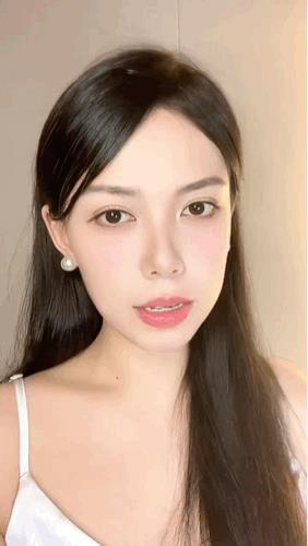 要把口红画脸上才有灵魂[捂脸哭]