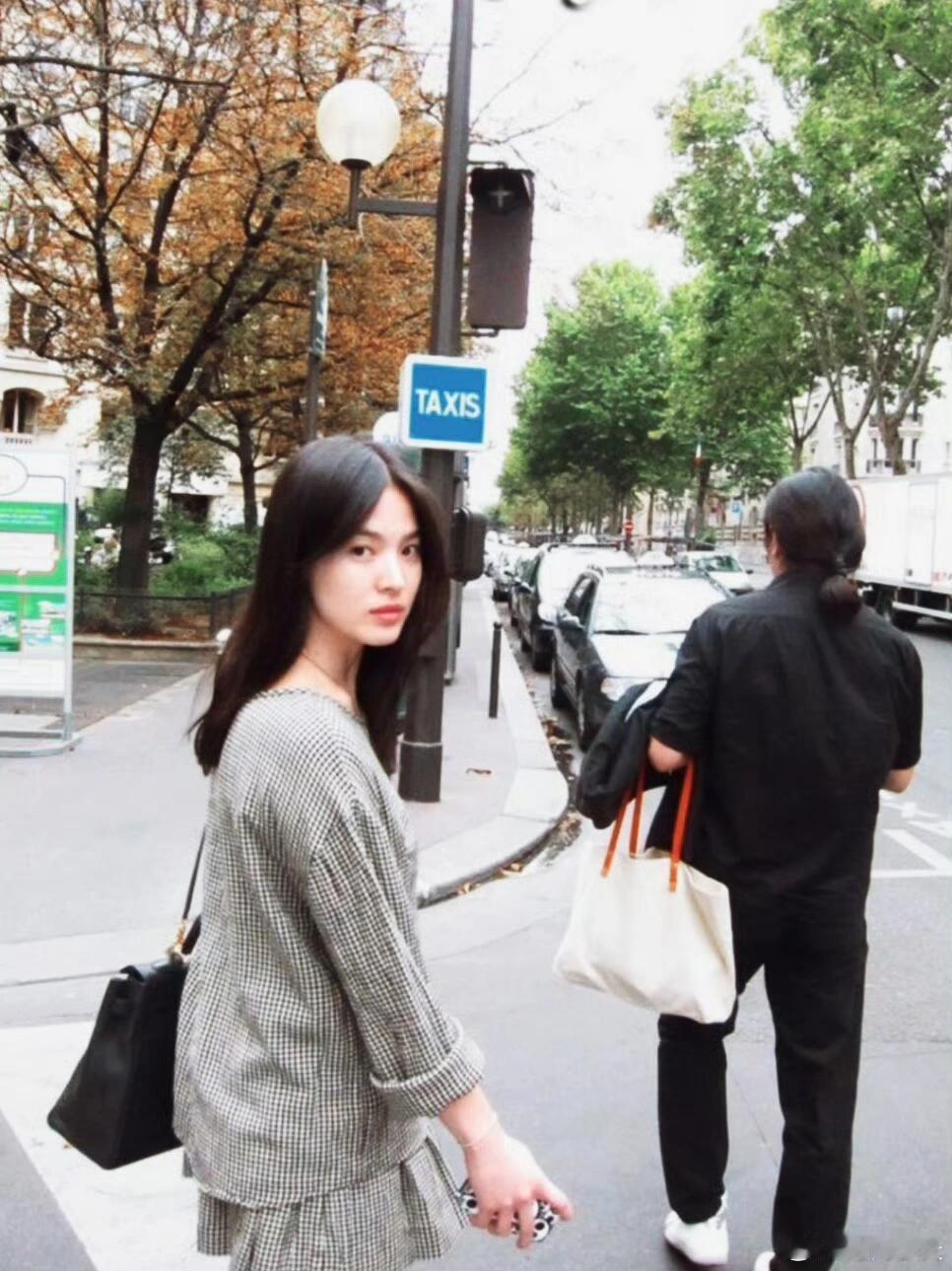 美成她这样居然都能不被老公珍惜宋慧乔早期街拍