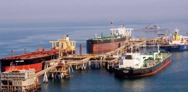 特朗普公海打劫中国货船，以为是捏软柿子赚大了，既能彰显美国威风，又能给中国添堵，