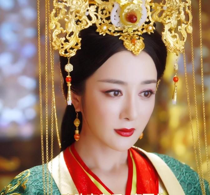 559年，陈武帝陈霸先去世，皇后章要儿不肯交出玉玺，镇西将军侯安都提剑进殿道：“