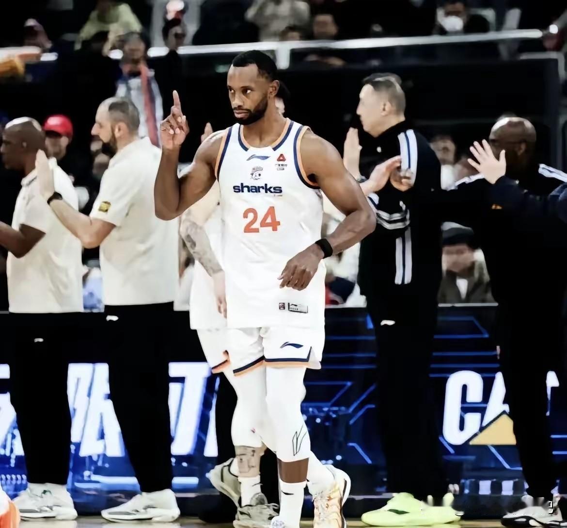 放走弗格，辽宁后悔了吗？今年辽宁男篮放走了夺冠功勋外援弗格，理由是年龄偏大，不