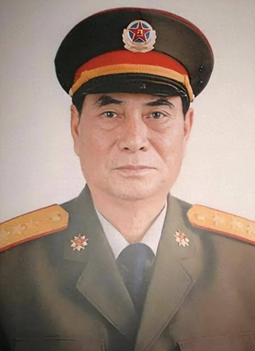 1990年4月，张万年由广州军区司令员，改任济南军区司令员，当时的副司令员都有谁