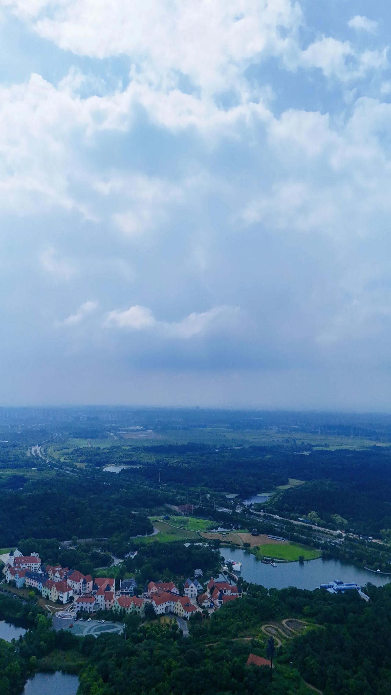 南京的没有哪个景点是冷门的景点，反正都是人。陪陪孩子们去牛首山的时候我都没去，他