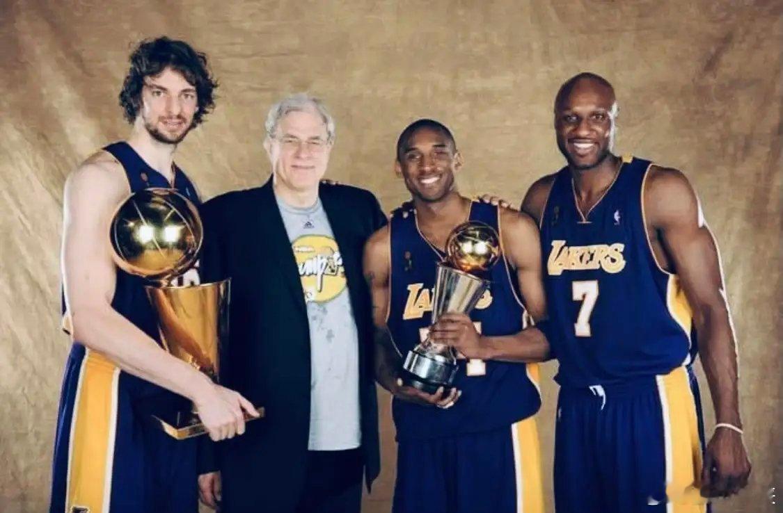 菲尔·杰克在接受采访时说，为什么他与科比一起赢得的第四个总冠军，是他最喜欢的一个