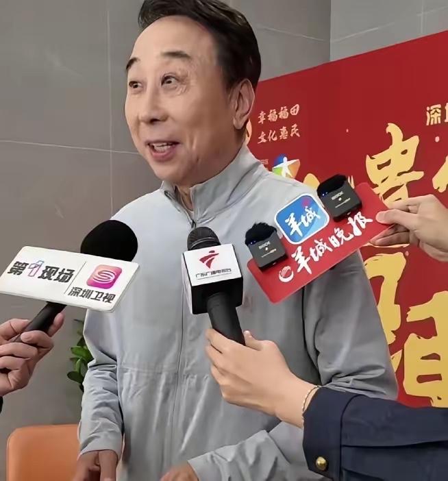 【著名相声演员冯巩为郭德纲指点迷津，一旦受益，前途无量！】近日，著名相声演员、