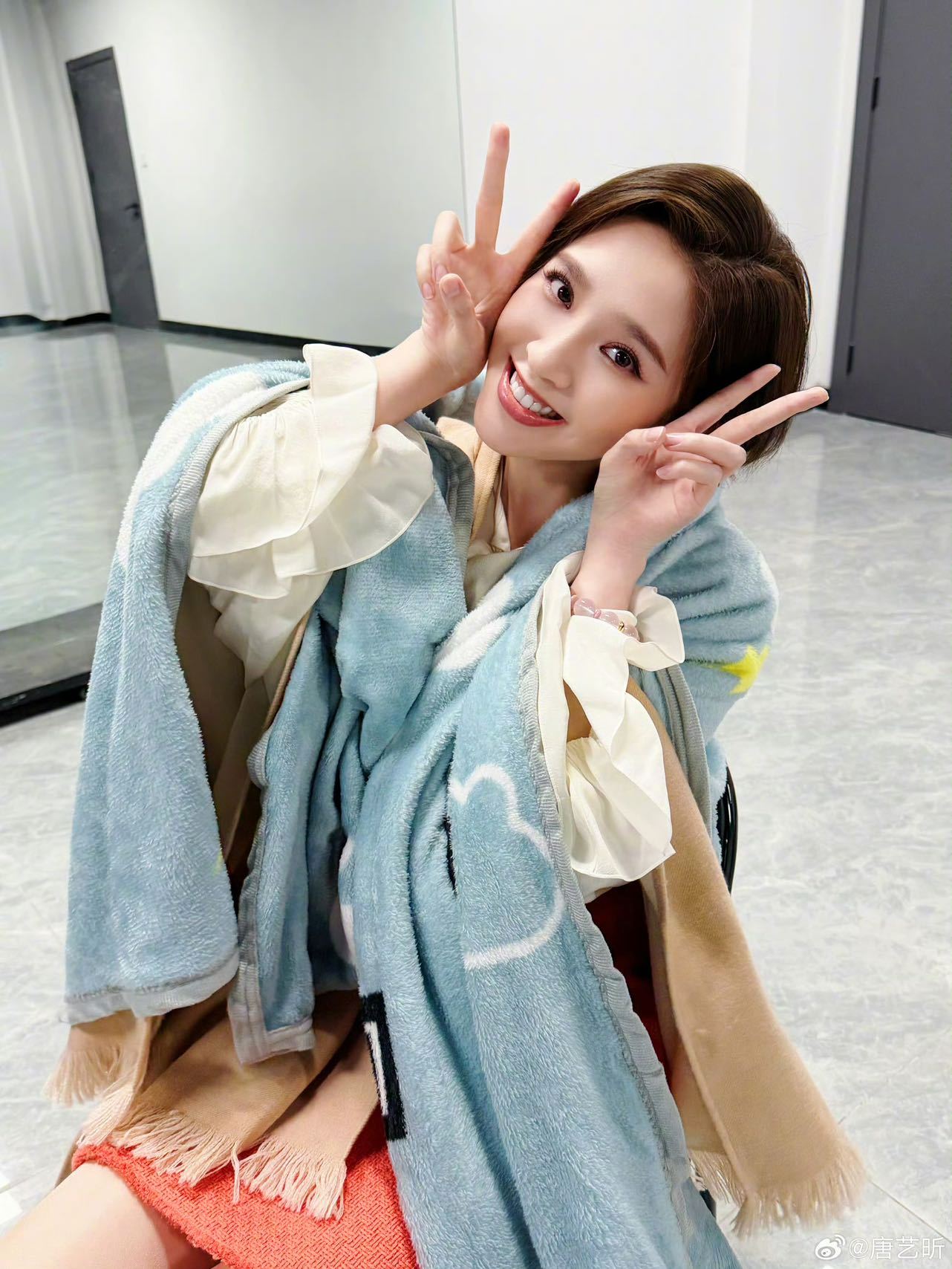 唐艺昕人气谁懂唐艺昕初舞台唱跳的分量！这次初舞台选曲真的太敢了，完全打破大家对