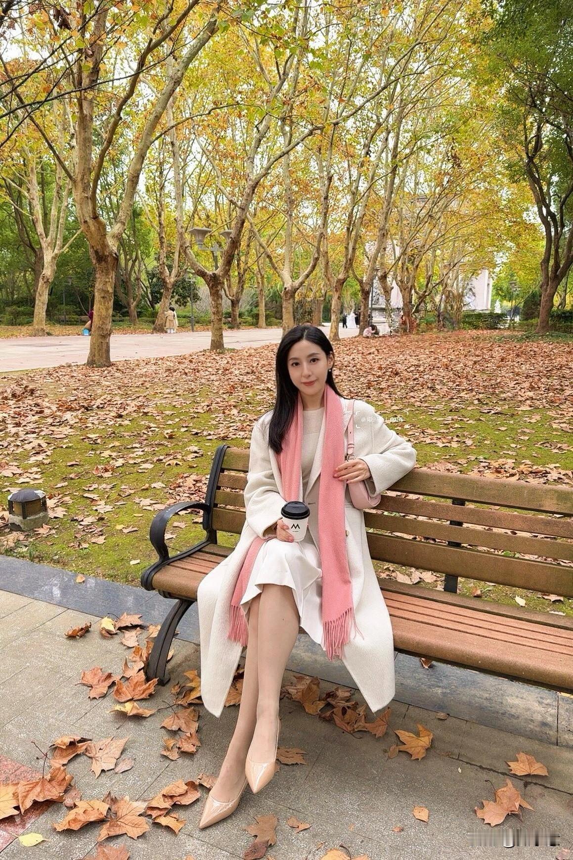 今年是粉色的暖冬🧣秋冬氛围感公园拍照一起逛公园吧