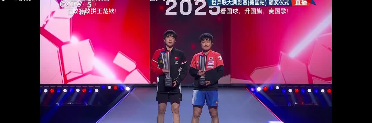 笑到我了[笑着哭]刚才领奖台上，张本智和站在王楚钦旁边，一直在展现他漂亮滴酒窝[捂