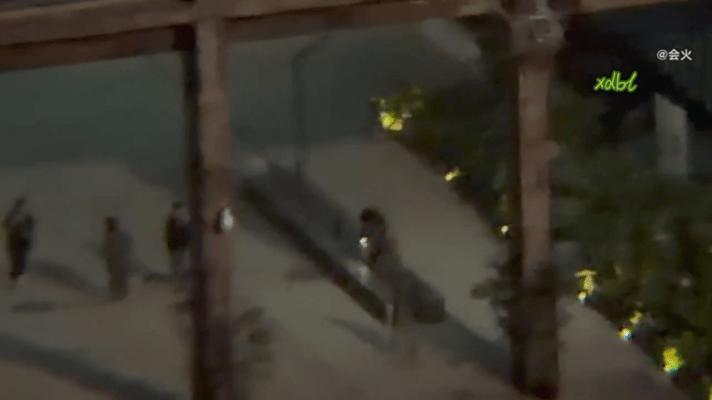 贺峻霖半夜找桃花币这事闭环了五十公里桃花坞笑不活了贺峻霖找桃花币的全过程！被王子