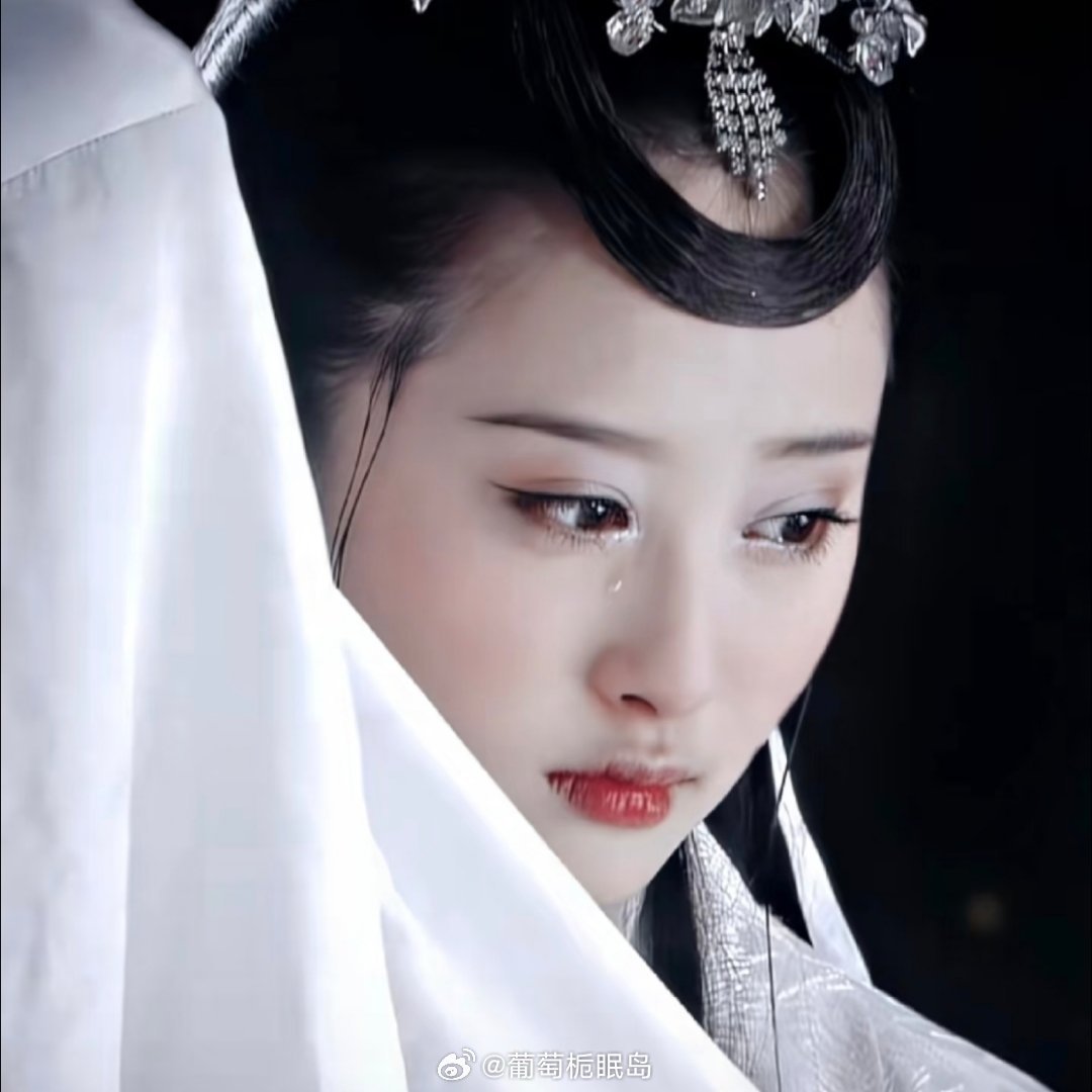 38岁李欣汝现状揭晓：凭林无敌走红后因得罪张艺谋隐退，嫁豪门离婚独自带俩娃，如今