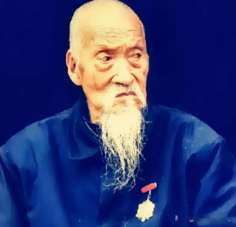 太行山绝壁上，一个人，被十四个日军围死。枪口对准后脑勺的那一刻，司凤梧没有跪下，