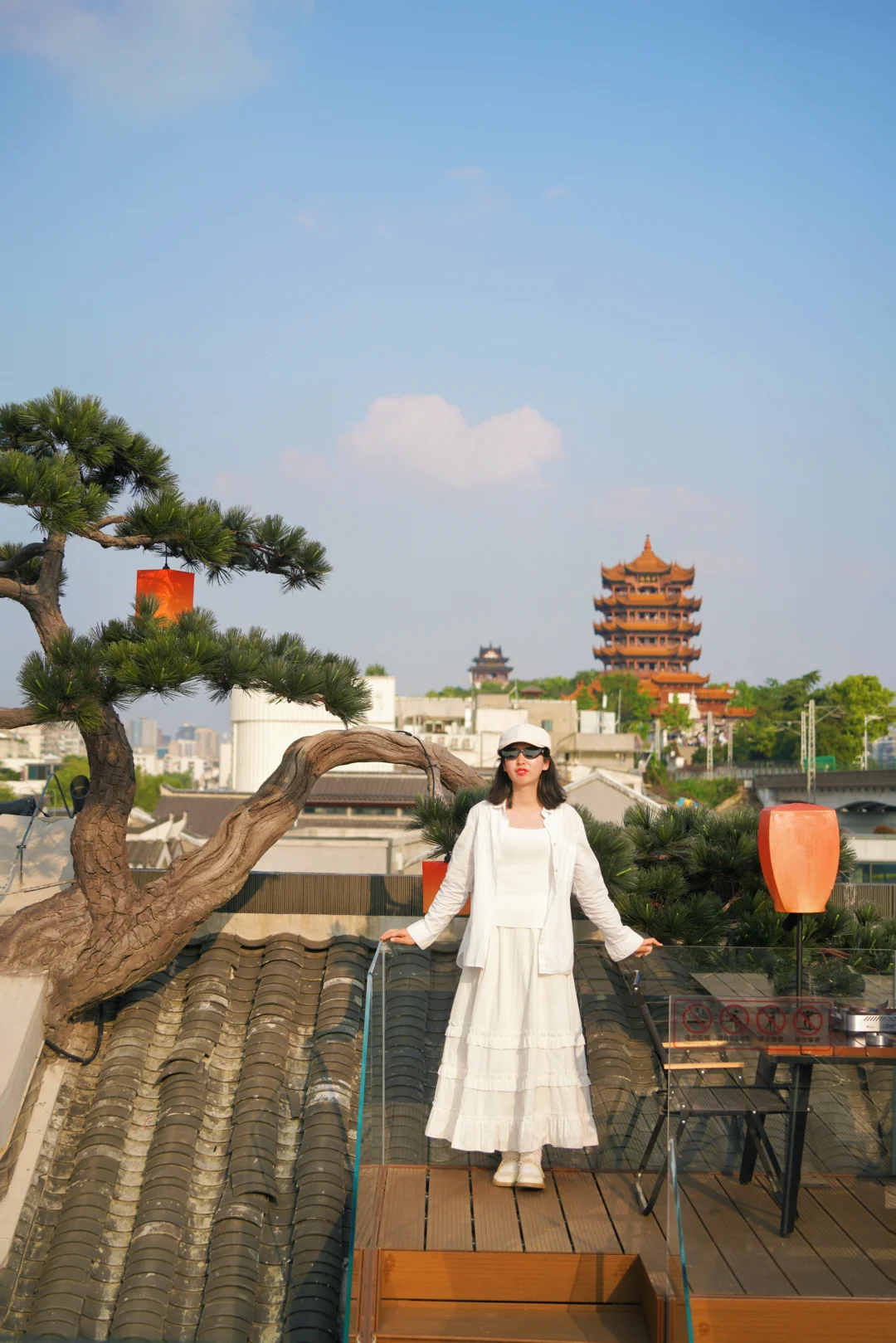 别去黄鹤楼红墙挤人❗️这两个机位人少封神