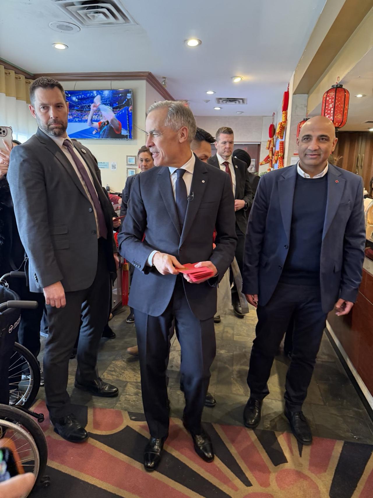 加拿大时间2月18日（丙午马年正月初二），加拿大总理马克.卡尼来到温哥华列治文（