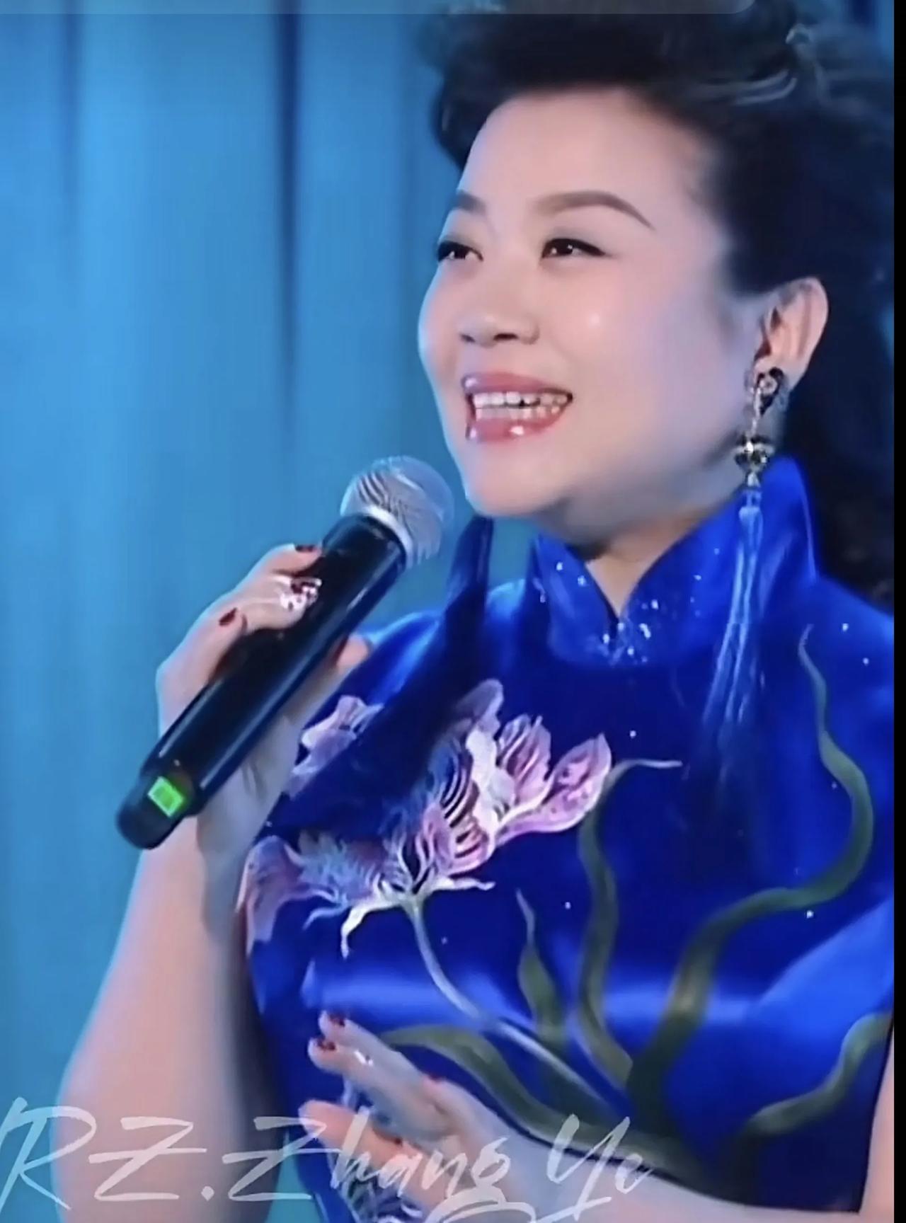 如果说一个人身体发福可以用胖来形容！可是，张也姐姐的体态则可以用丰腴、丰盈、富