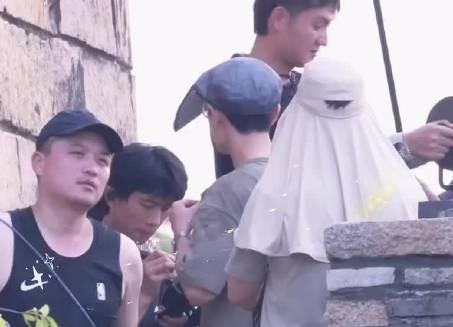 肖战新剧路透！片场直接脱衣服还是同期声哦