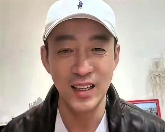 新成员来了，叫汪宝儿，这是家里的中心，很多人都这么想，他就是个开始，大家的重心全