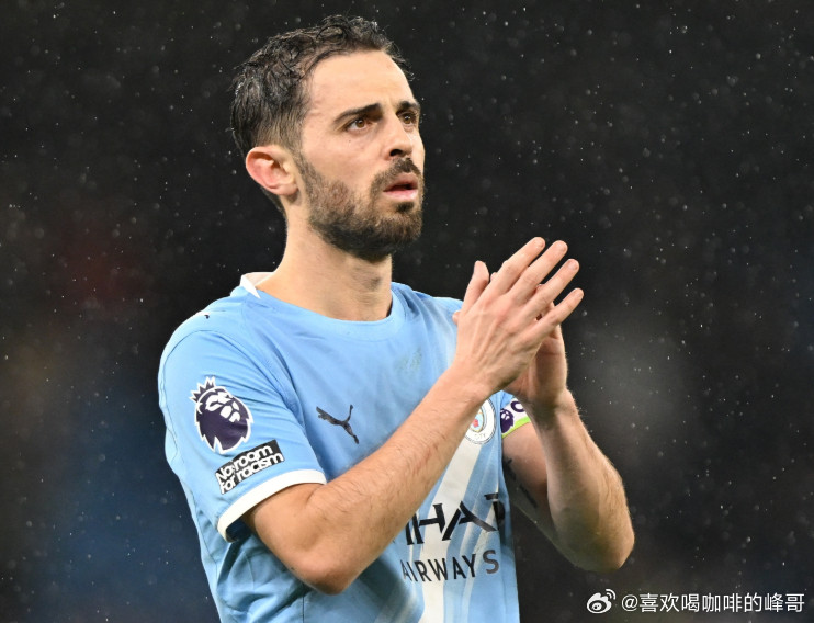 据记者MirkoDiNatale报道，尤文计划为B席提供3年合同。B席与曼城