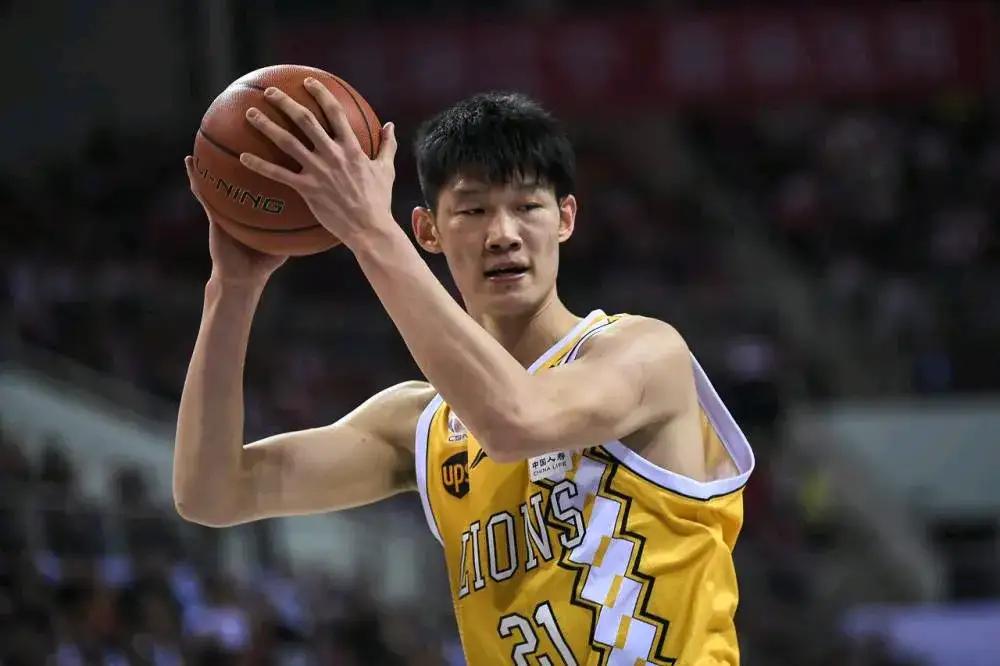 张镇麟5000万，胡金秋8000万，由于广夏男篮投资人资金出了问题，可能广夏超市